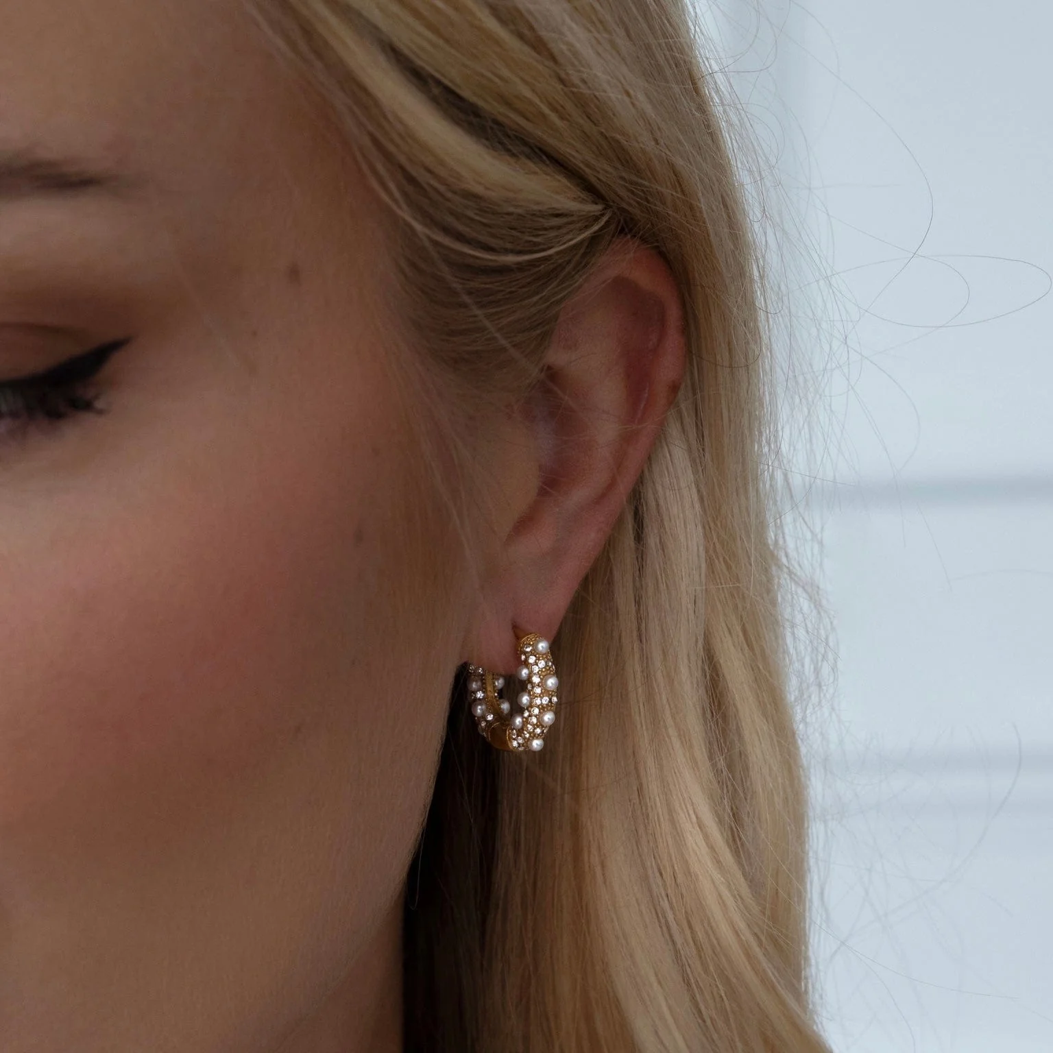 Alice Pearl Hoop Earrings - Image 14