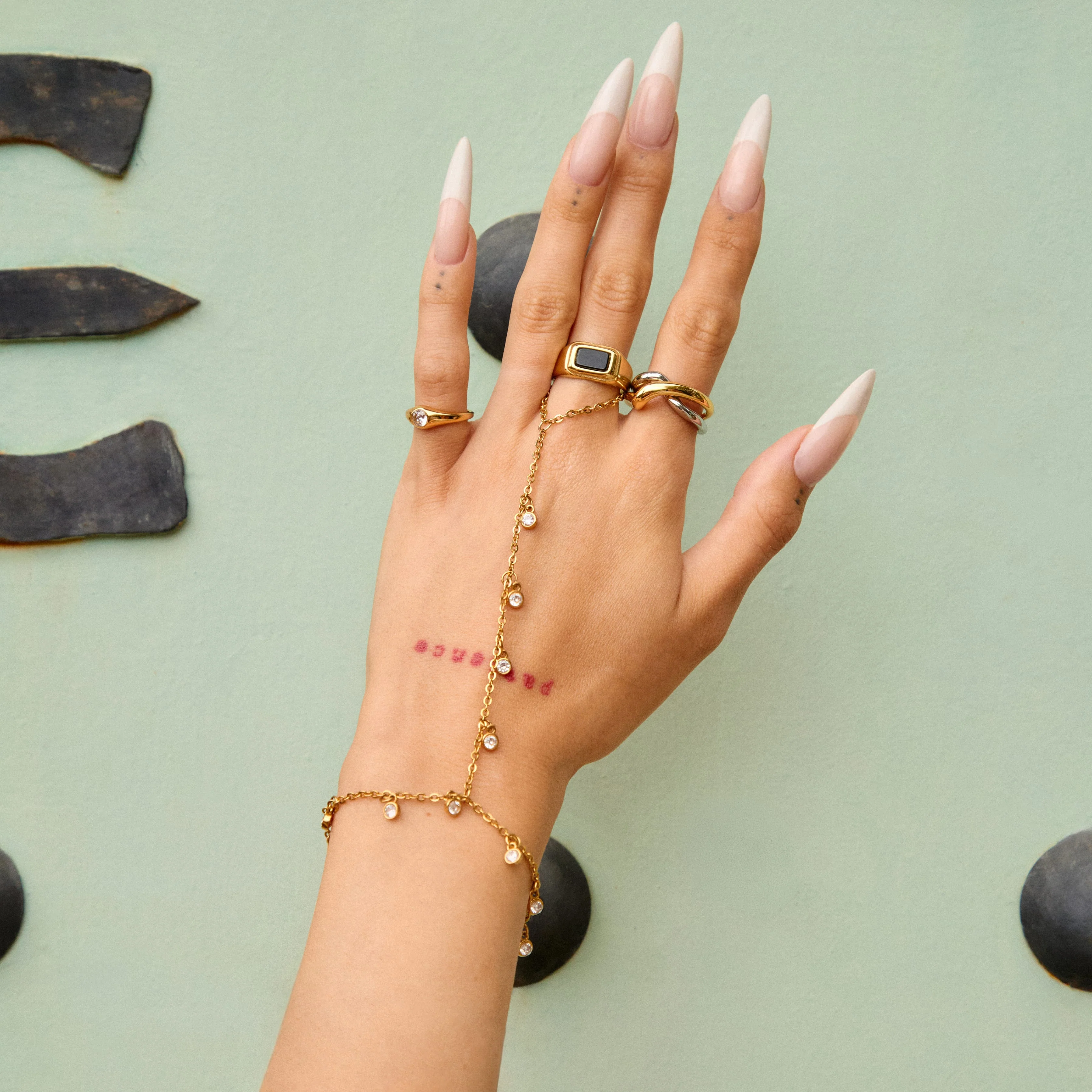 Manhattan Hand Chain Bracelet - Image 3