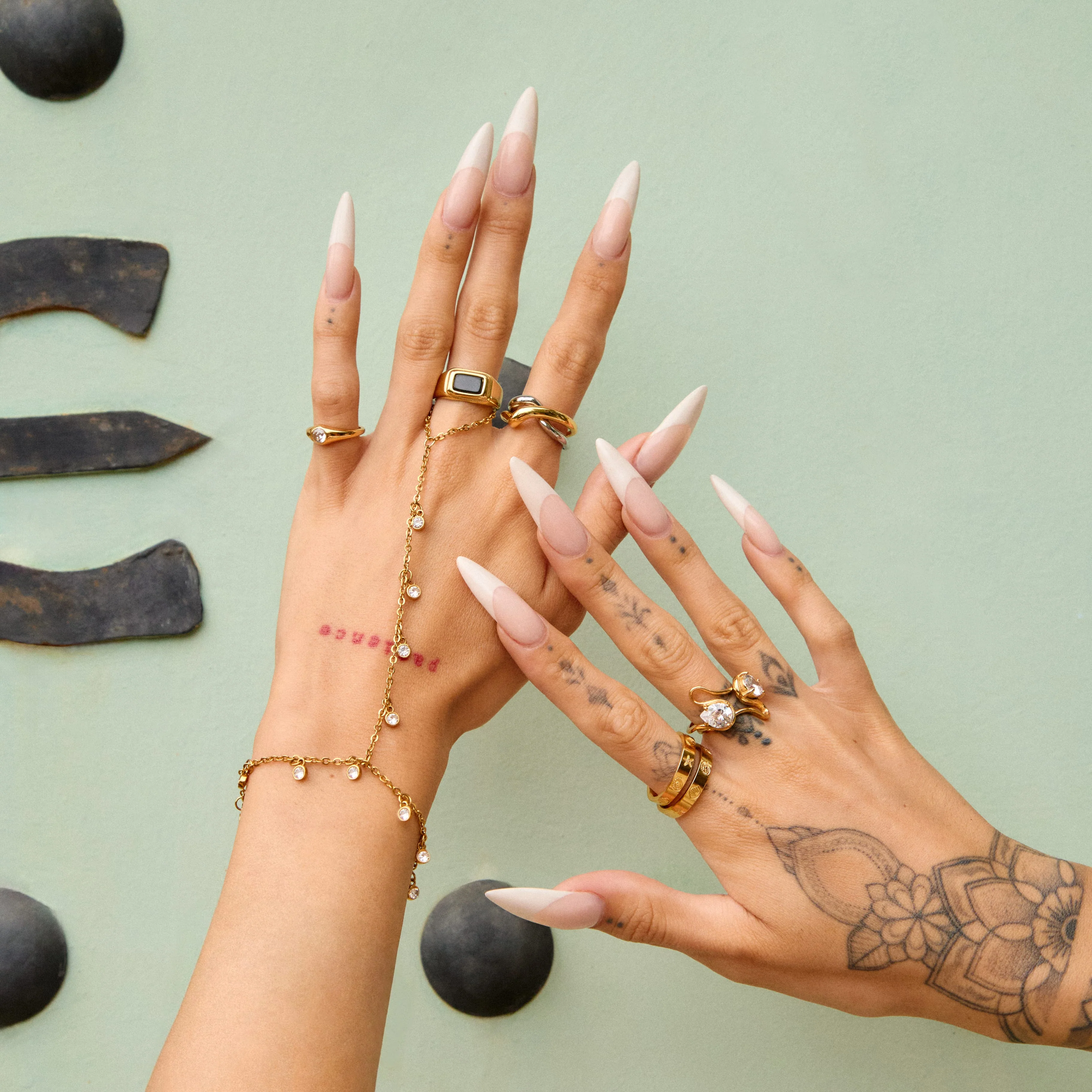 Manhattan Hand Chain Bracelet - Image 4