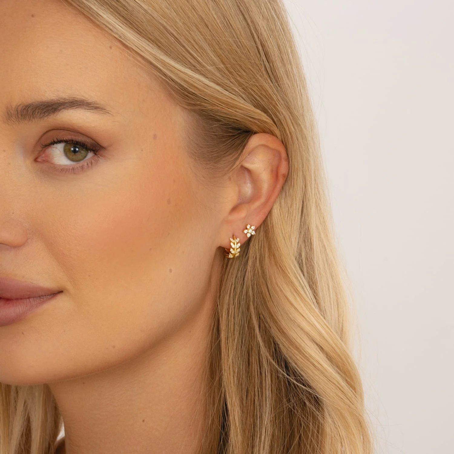 Quinn Flower Stud Earrings - Image 4