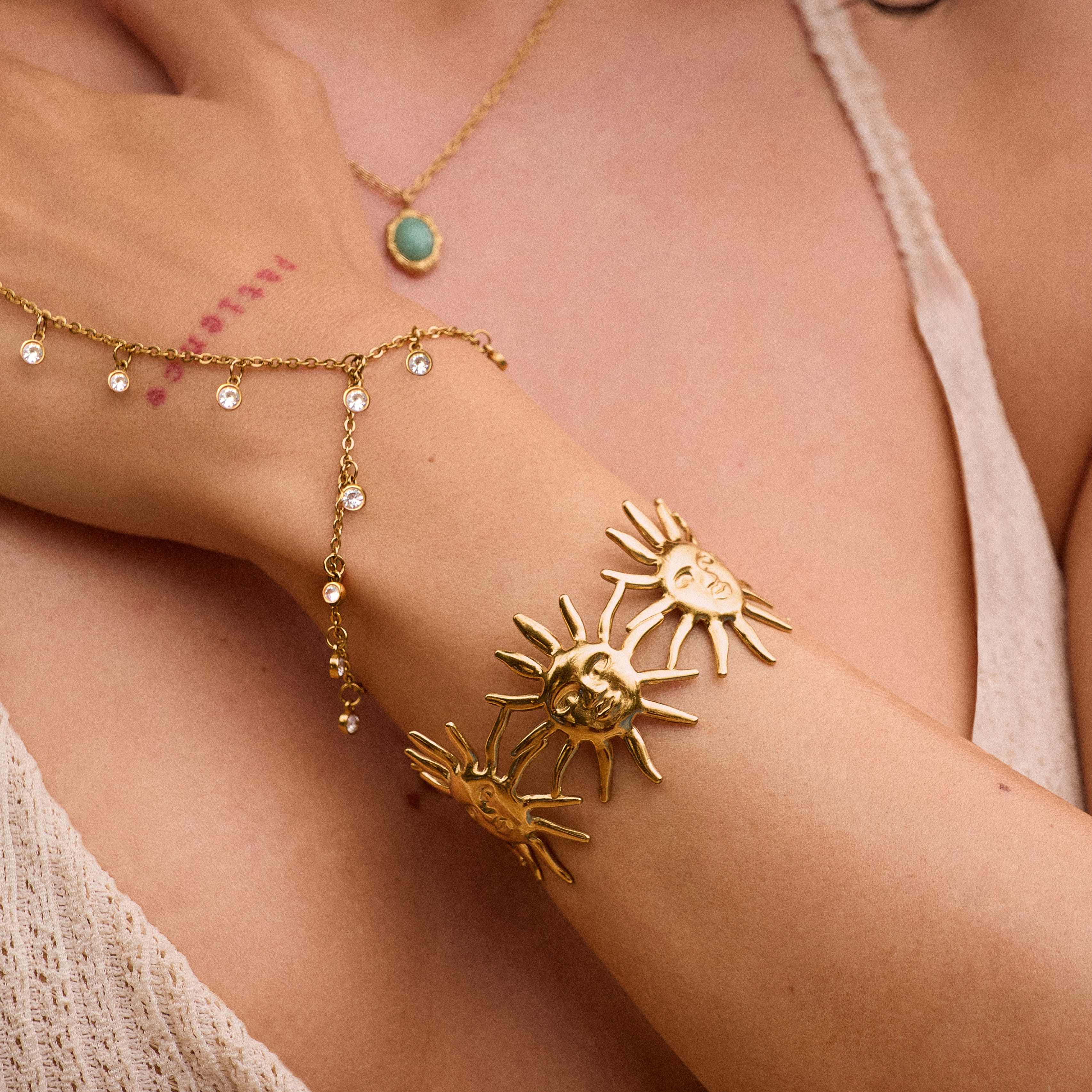 Manhattan Hand Chain Bracelet - Image 6